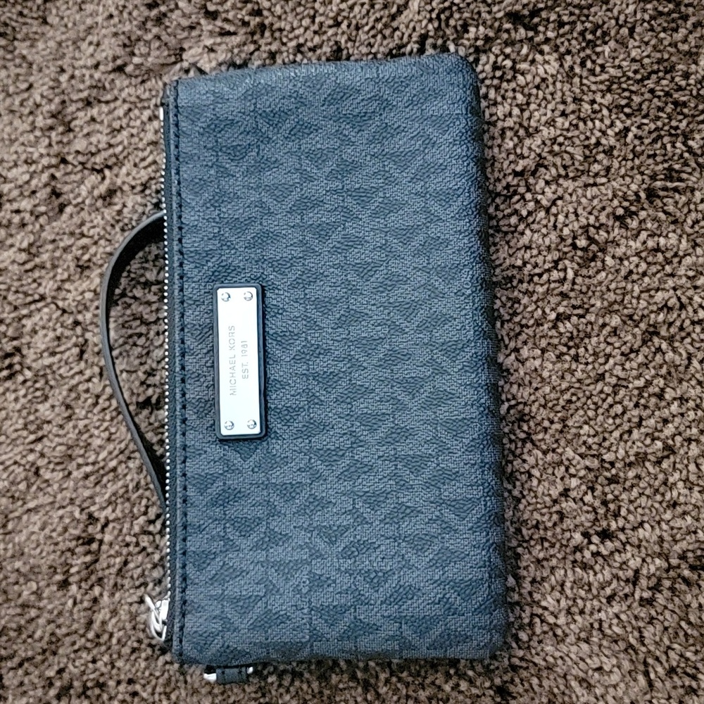 MK WRISTLET BRAND NEW